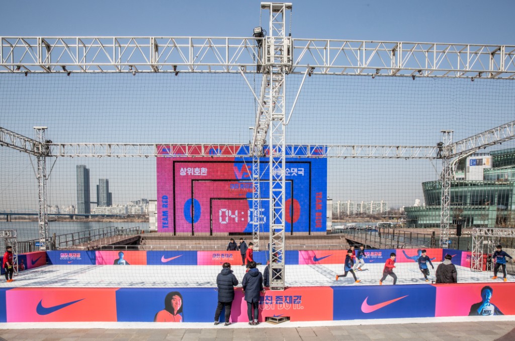 나이키 미친존재감 스노우풋볼